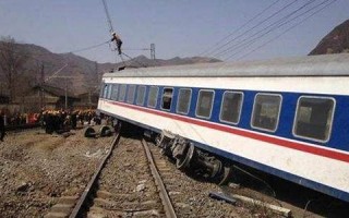 梦见火车脱轨(梦见火车脱轨翻车自己逃过一劫) 梦见火车脱轨(梦见火车脱轨翻车自己逃过一劫)